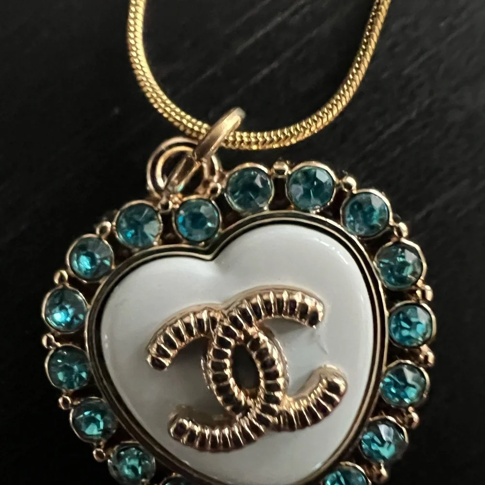 CHANEL Gold and Teal Heart Necklace - Picture 5 of 5